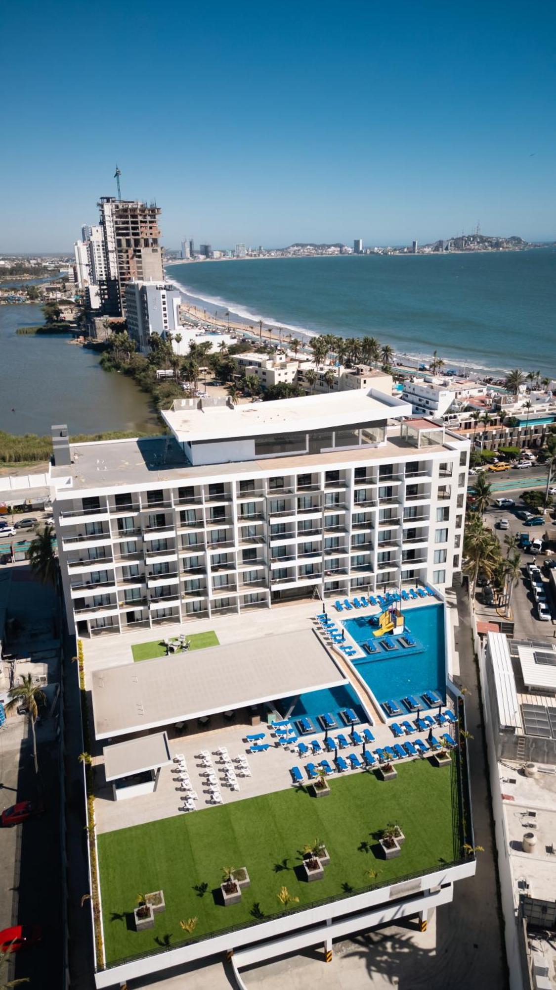 High Garden Grand Hotel 마사틀란 외부 사진